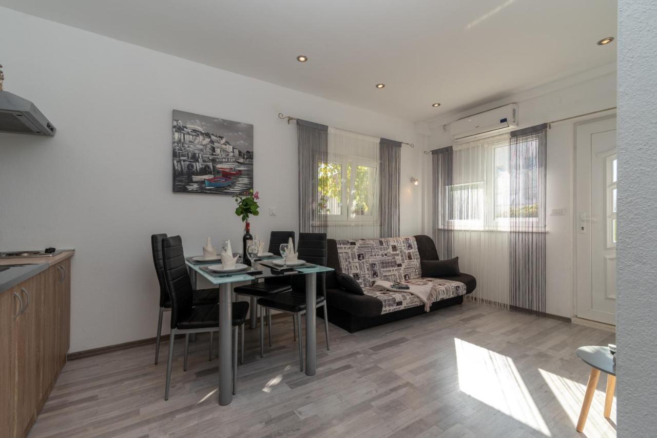 Apartments Bruna Trogir Exterior foto