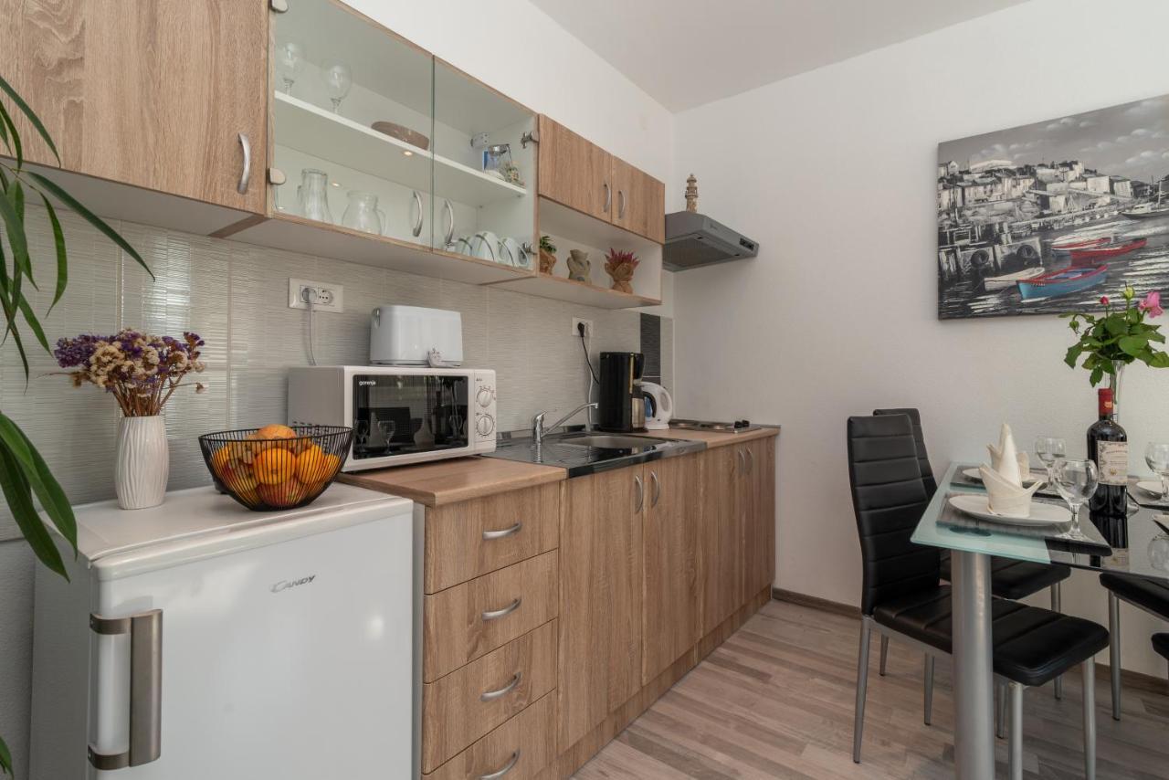 Apartments Bruna Trogir Exterior foto